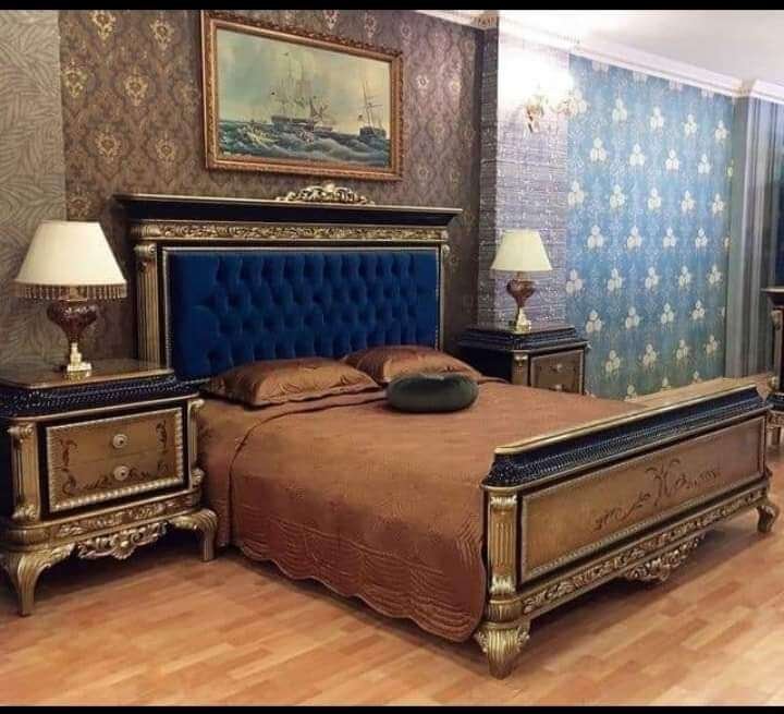 Traditional Bed Set