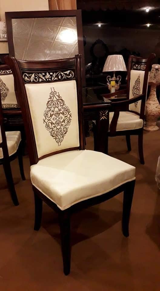 Upper Crown Hand Carving Dinning Chairs And Table