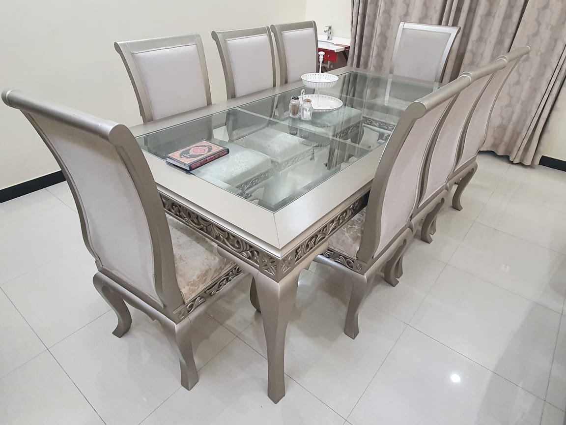 Simple And Elegant Dinning Chairs And Table