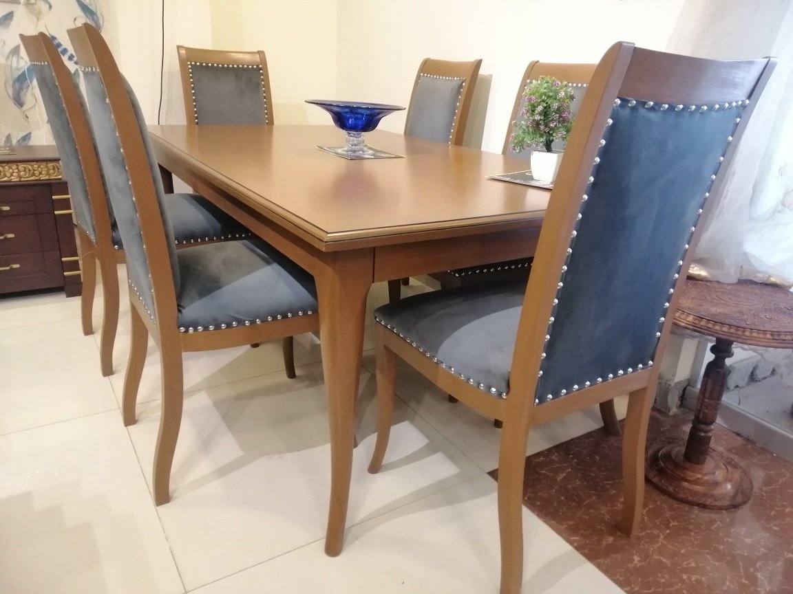 Simple and Plan Dinning Chairs and Table Set