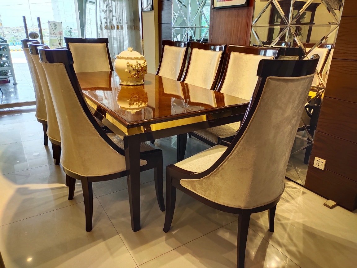Cushion with Wood Elegancy Dinning table and Chairs
